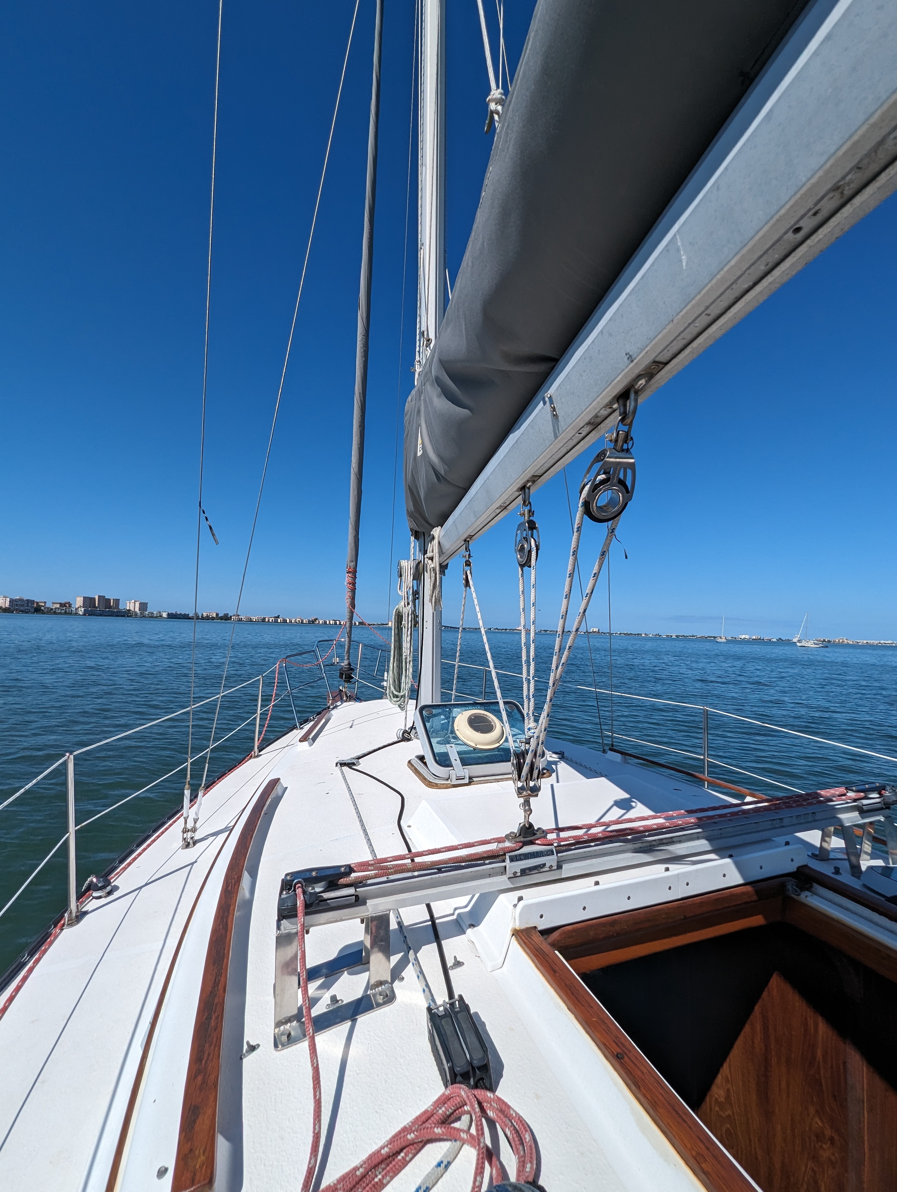 View of entire traveler: the car runs on a straight track which stretches across the cabintop in front of the companionway.